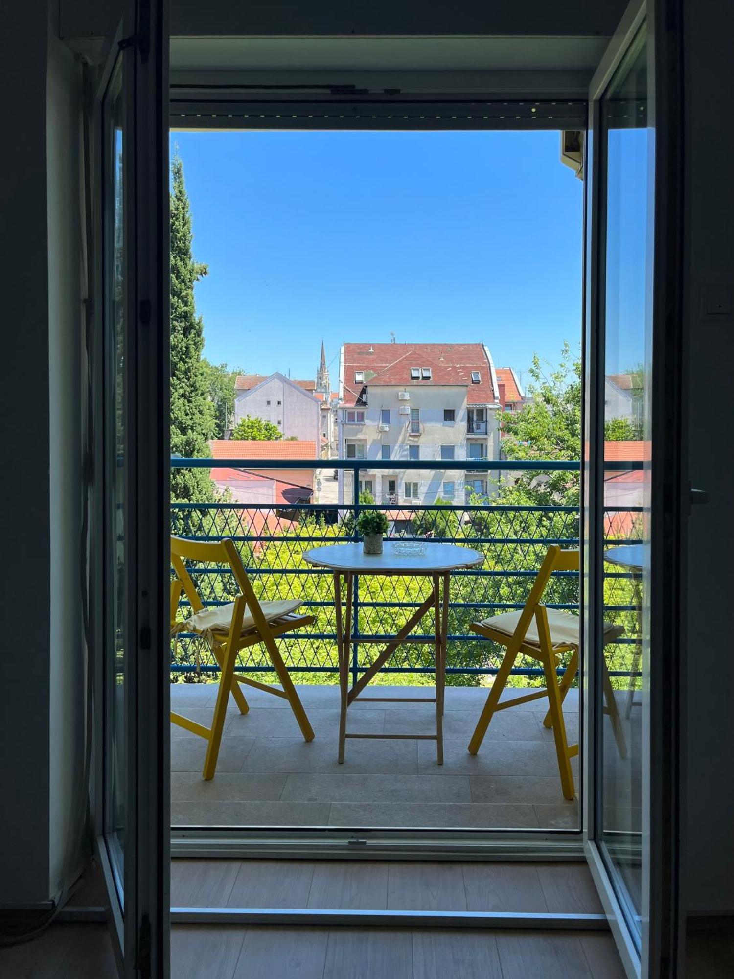 Apartment Vera With Free Garage Novi Sad Extérieur photo