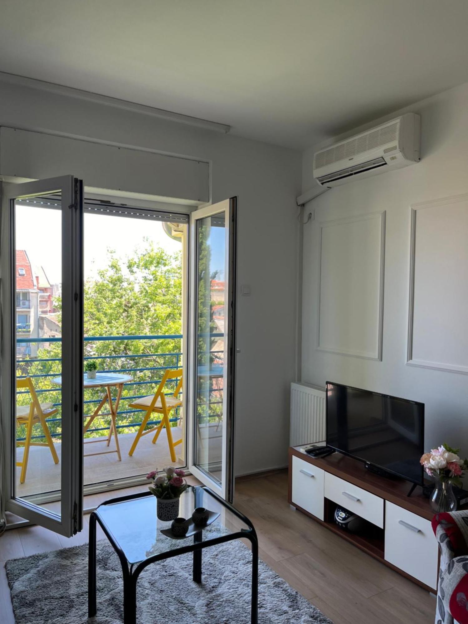 Apartment Vera With Free Garage Novi Sad Extérieur photo